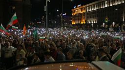 С "Нека бъде светлина" отбелязаха вечерната част от "въстанието" (снимки)