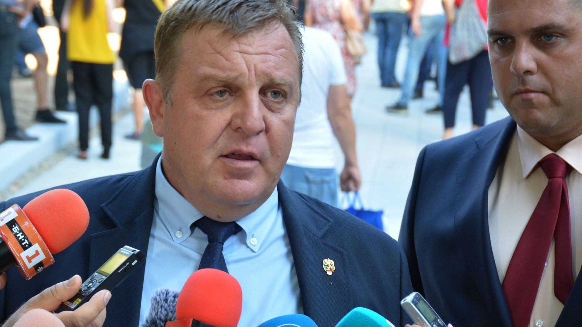 Каракачанов поиска екоминистъра да се извини на русенци. Разкри и тарифите на платените протестиращи