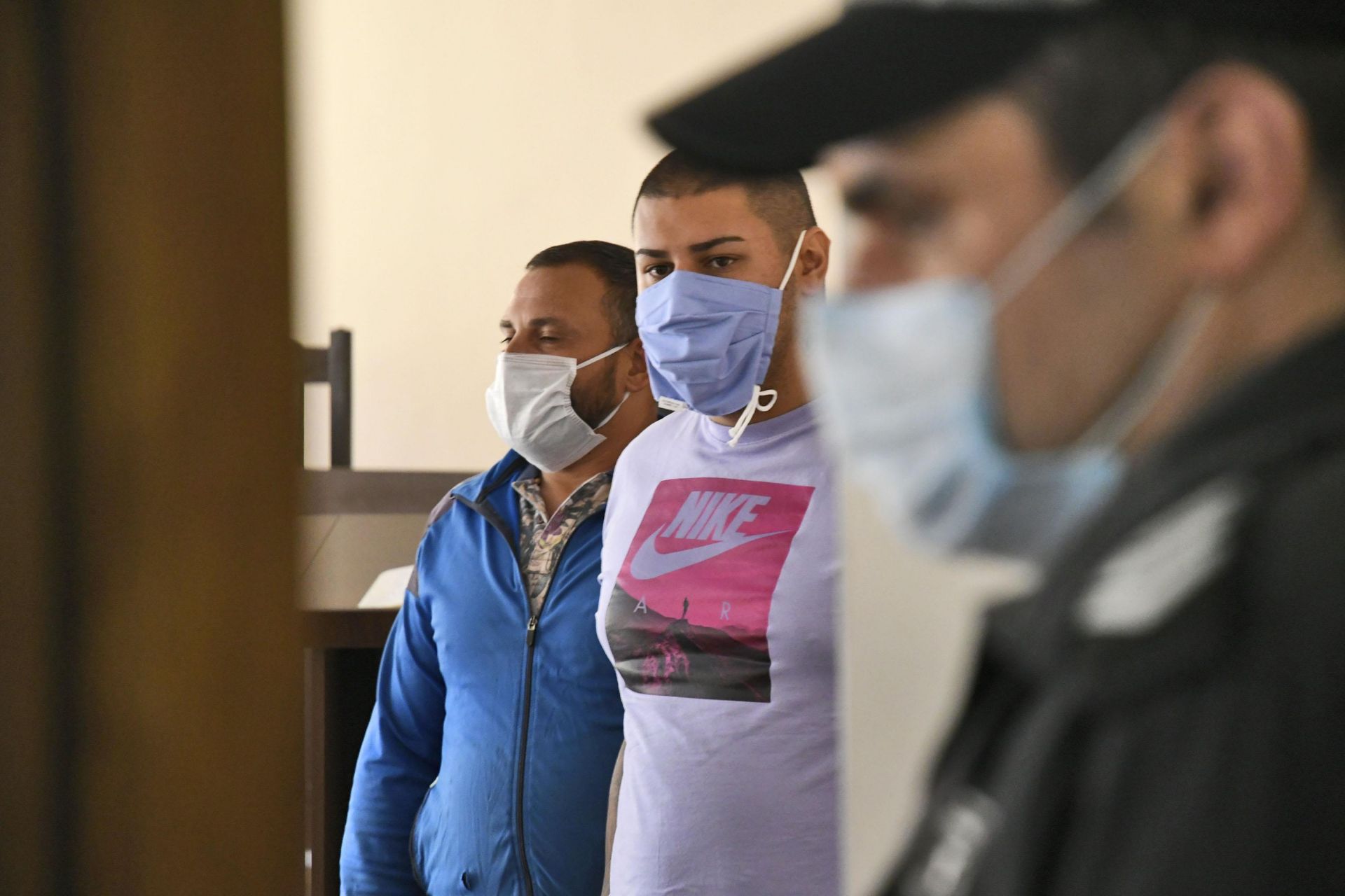 Специализираният наказателен съд остави в ареста шестимата от кюстендилската фамилия Гольовците, обвинени за участие в група за лихварство и рекет в Кюстендил
