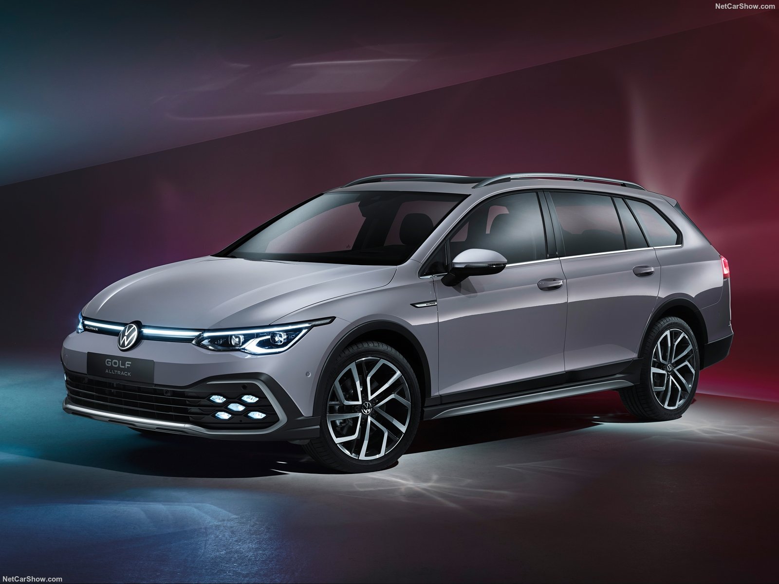 Официален дебют за новия VW Golf комби и Golf Alltrack