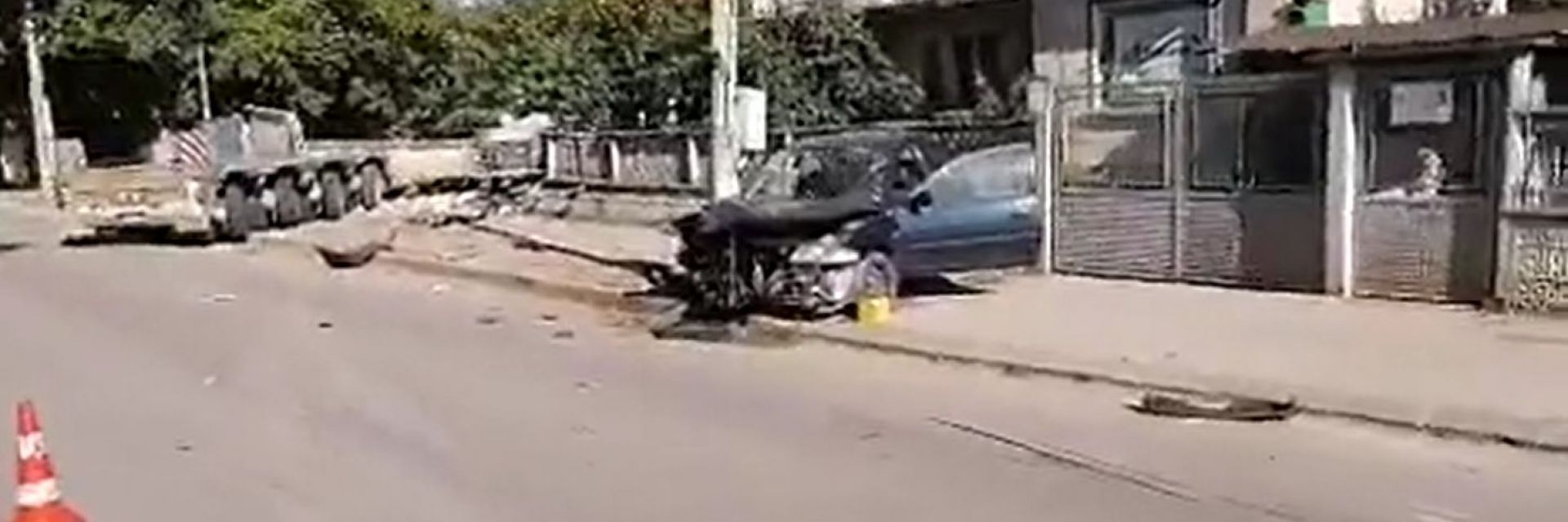 ТИР, нает по проекта "Балкански поток", се вряза в къща и уби човек (видео)