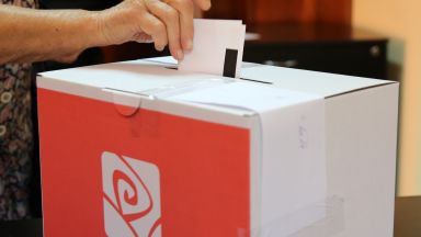 Кандидатите за председател на БСП Корнелия Нинова и Кирил Добрев