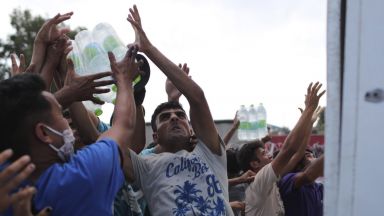 Драмата в лагера Мория поднови дебатите за приема на кандидати