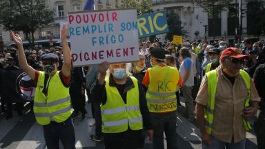 Сблъсъци избухнаха на няколко места в Париж днес между участници