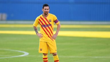 Недоволният Меси остава капитан на Барселона