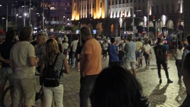 За 67 а поредна вечер граждани се събраха на протест около