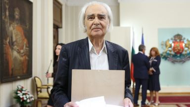 Акад Антон Дончев който тази година навърши 90 г и