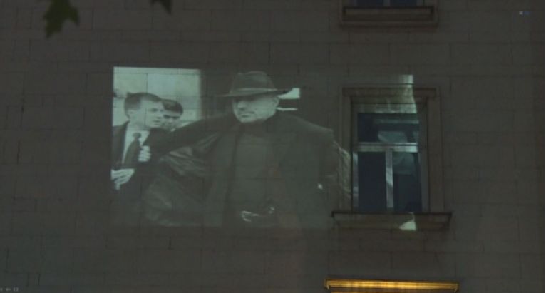Емблематичния кадър с Бойко Борисов като главен секретар на МВР, с пистолет на кръста, беше прожектиран върху сградата на бившия Партиен дом