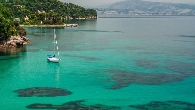 Тъмносините води на Средиземно море мият бреговете на 22 държави