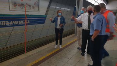 Вече са готови и автоматичните предпазни врати на метростанция Опълченска
