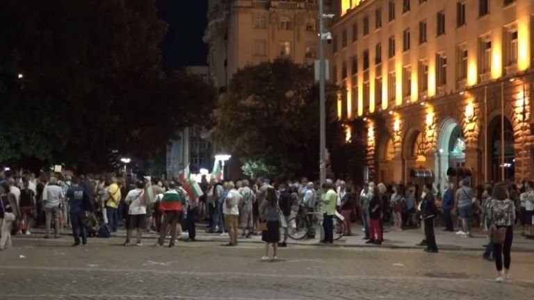 69-а поредна вечер на протести в страната с искане за