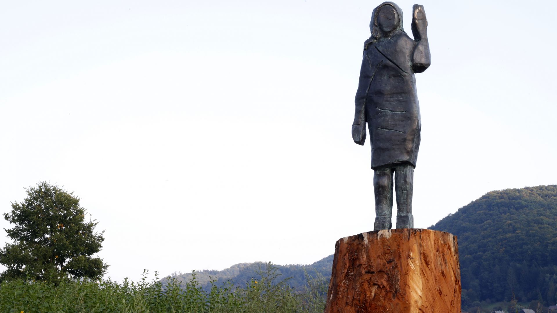 Статуята на Мелания Тръмп в Словения "възкръсна" от пепелта