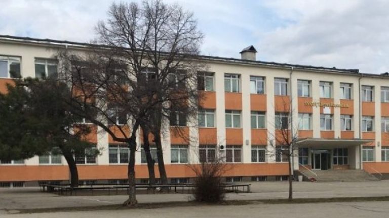 Осем учители от столичното 55-то СУ Петко Каравелов са дали