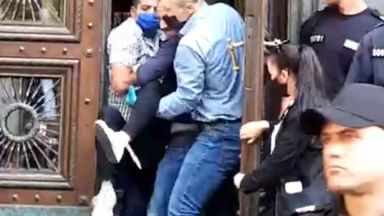 Точно в 18 15 НСО изведе от парламента майките на деца