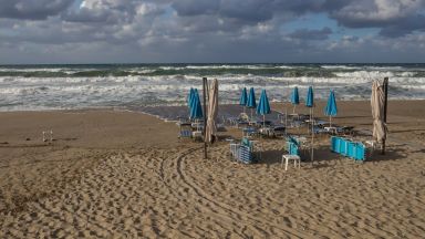 Порои и бури се очакват в Гърция, затвориха плажове 