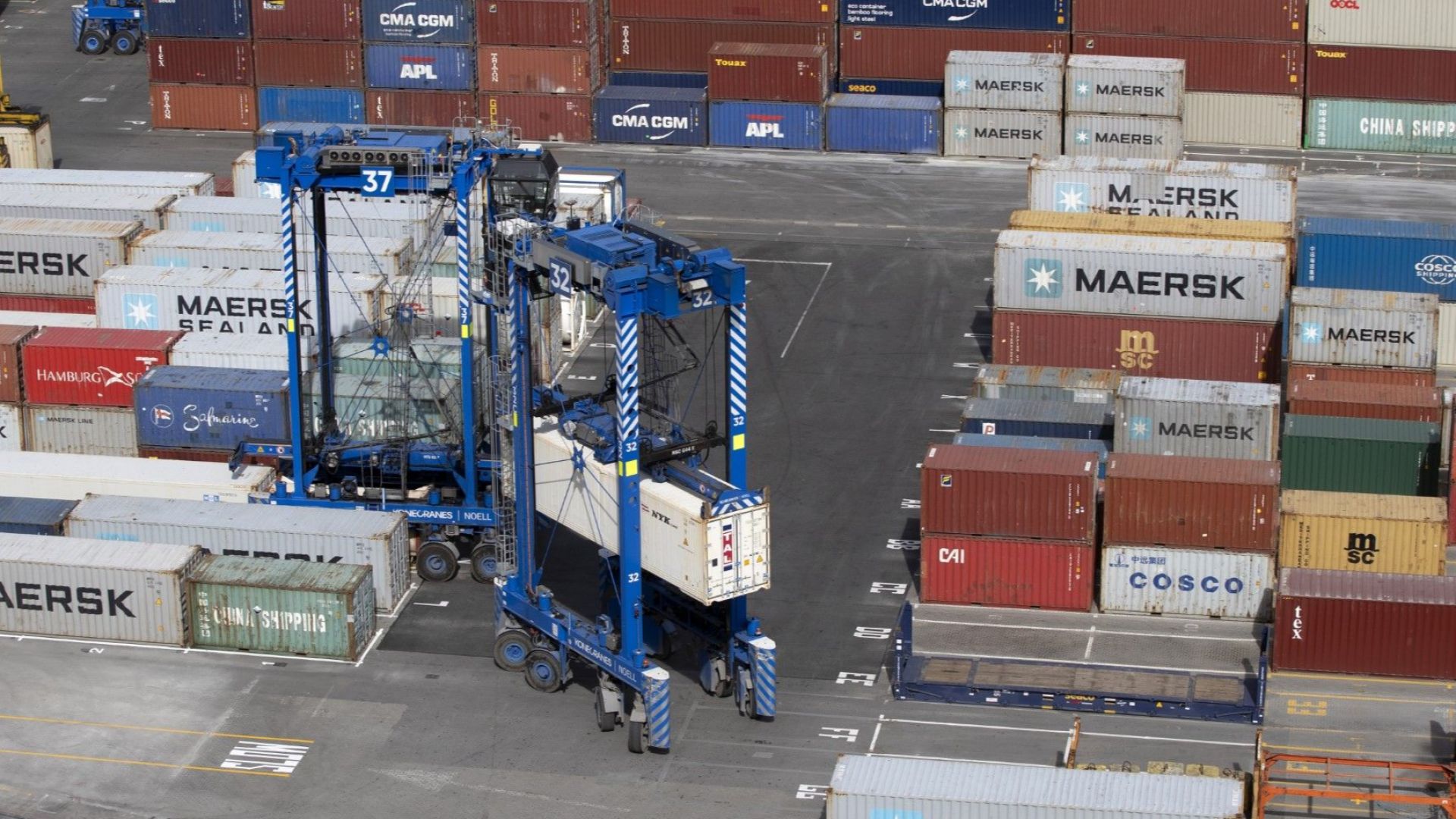Външната ни търговия "боледува": БНБ отчете 6,7% спад на износа и 9,7% на вноса
