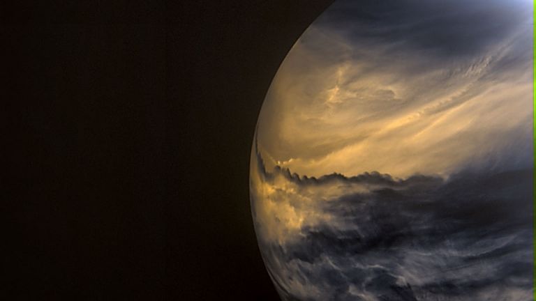 Отхвърлиха възможността за живот на Венера, но Юпитер дава надежди