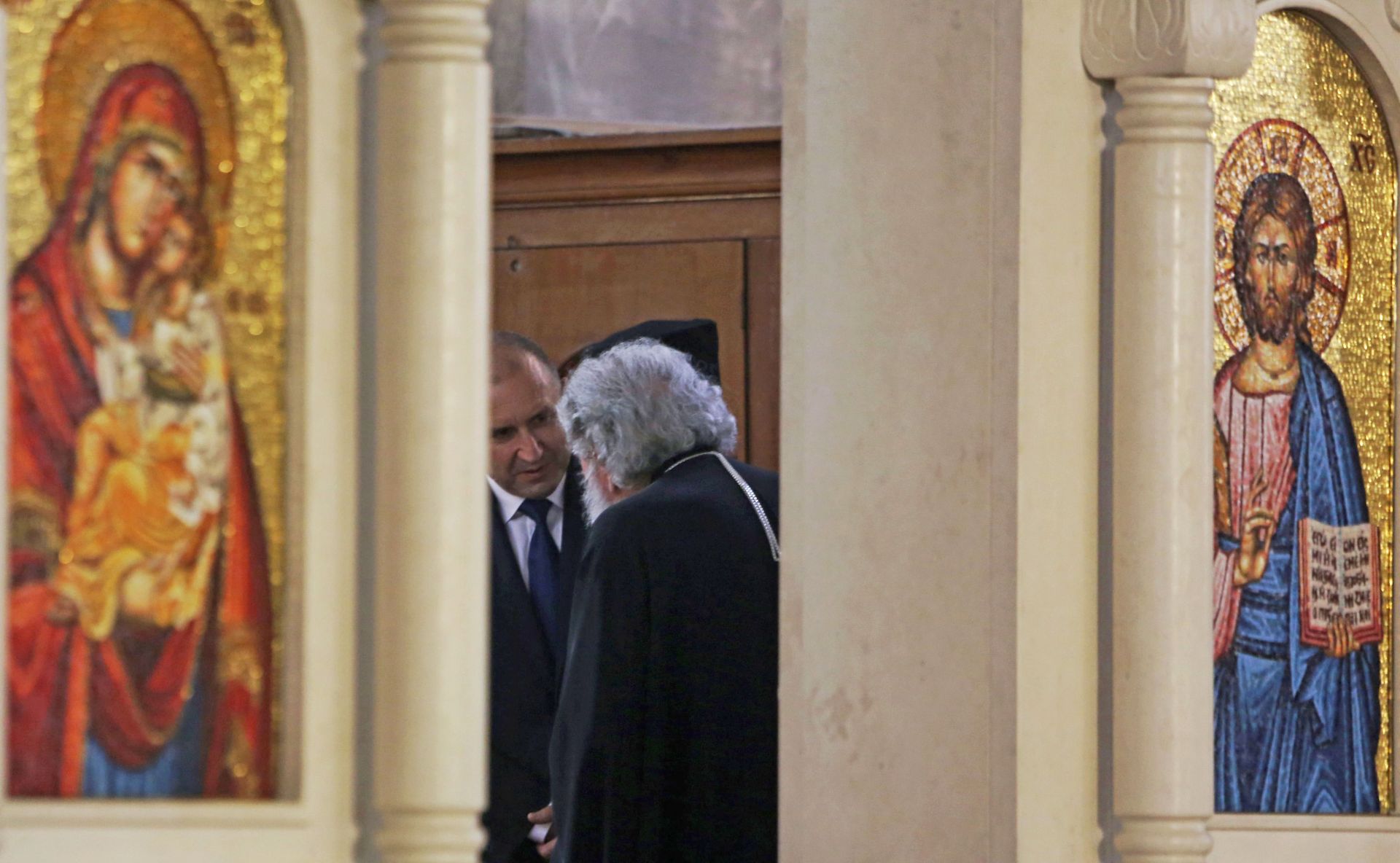 Президентът разговаря с патриарх Неофит