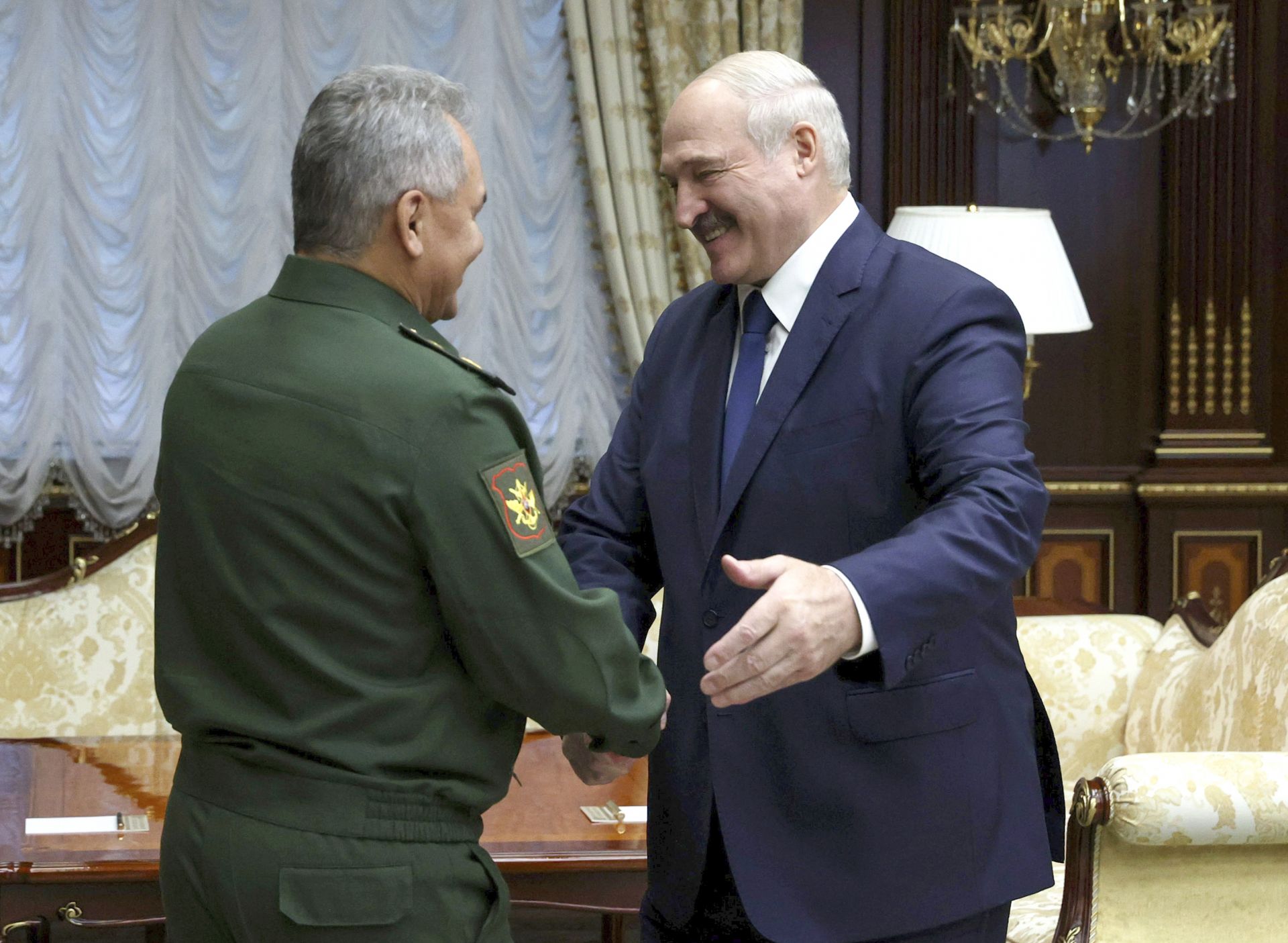 Преди два дни Александър Лукашенко посрещна в Минск руския военен министър Сергей Шоуйгу