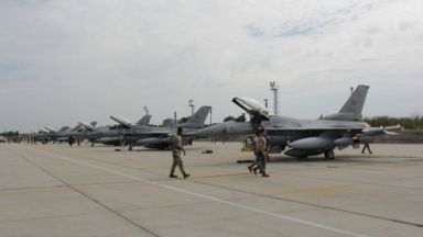  Военните търсят 53 млн. за пистата за F-16 в 