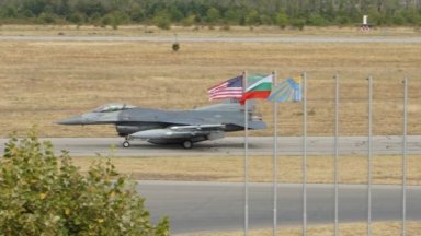 Двамата изгонени руски дипломати събирали информация за покупката на F-16