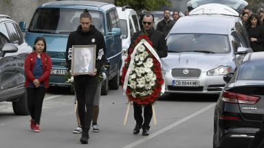 Стотици опечалени дойдоха на погребението на Симеон Пешов в Белчин