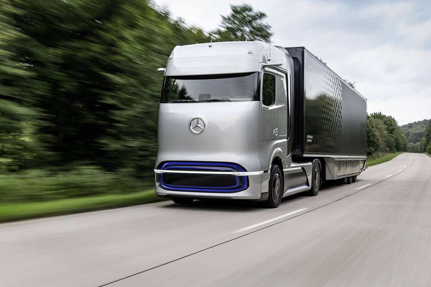 Mercedes показа първия си камион на водород