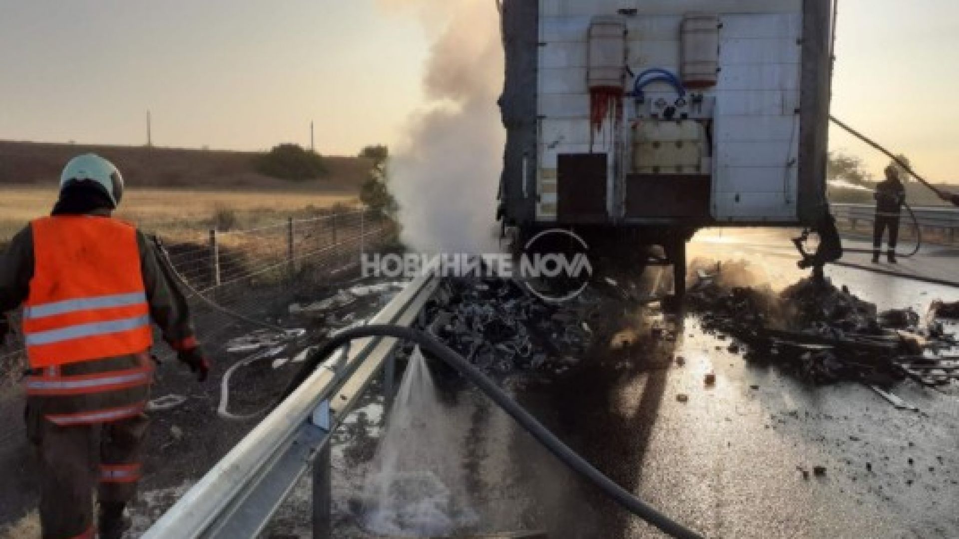 Сръбски ТИР се запали и затвори магистрала "Тракия"