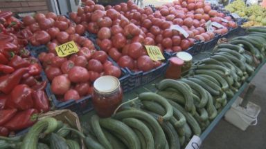  14% са скочили цените на някои зеленчуци, само че по-скъпо ли излиза домашната зимнина? 