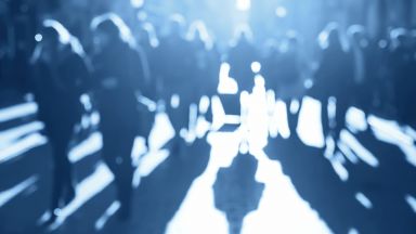 Населението на България се е стопило рекордно с близо