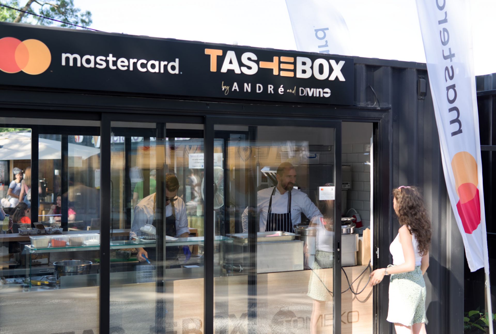 Най-новият контейнер за храна в парка - Mastercard® TasteBox by André and DiVino.