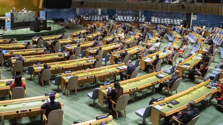 Председателят на Общото събрание на ООН, турчинът Волкан Бозкър, прекъсна