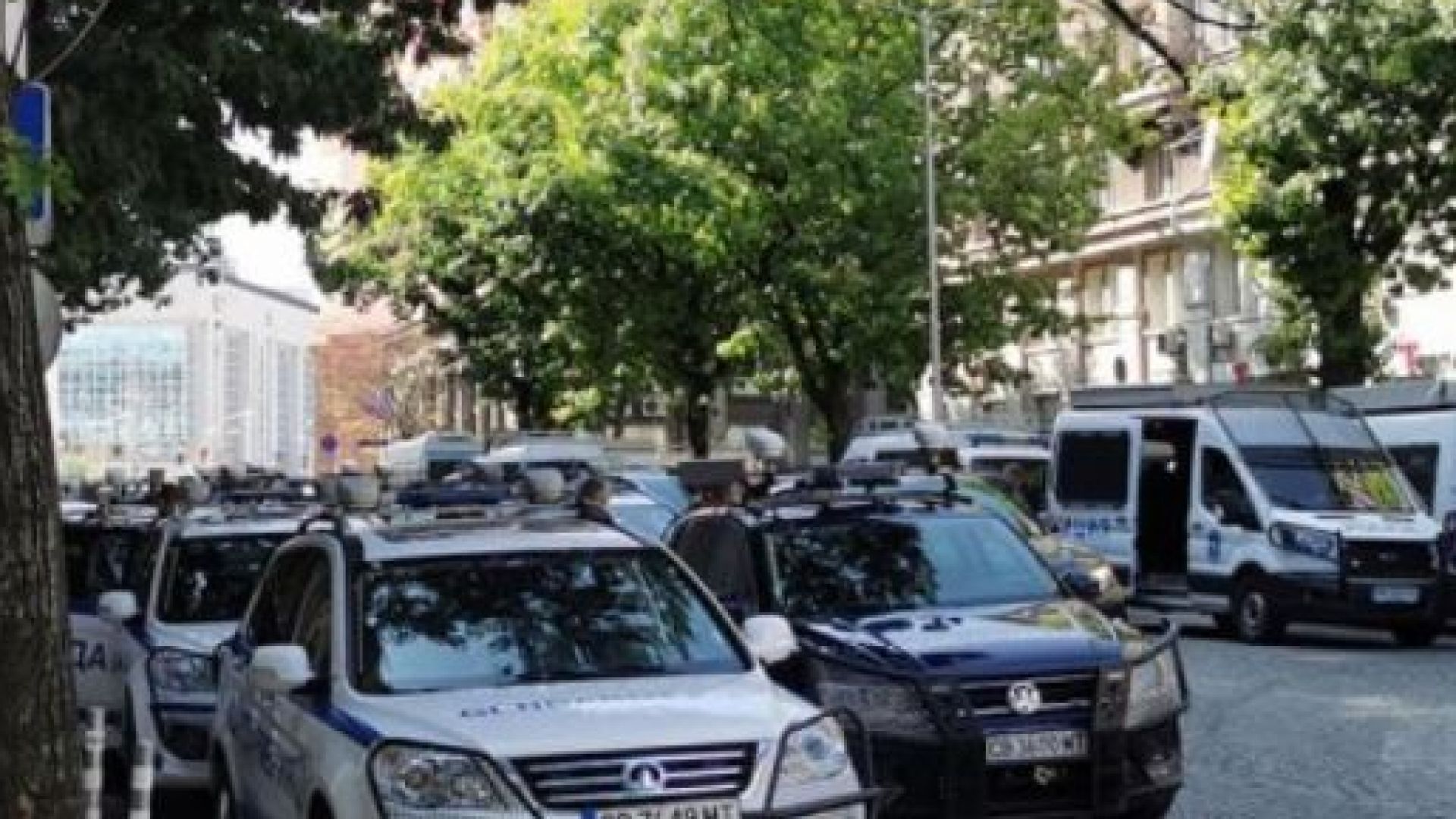 Преди "Велико народно въстание 3": Струпване на полицейски коли в София (видео)