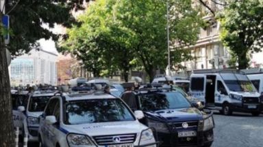 Значителен брой полицейски коли се забелязва в София днес следобед