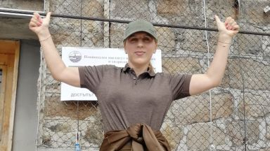 Вицепремиерът и министър на туризма Марияна Николова изкачи връх Мусала