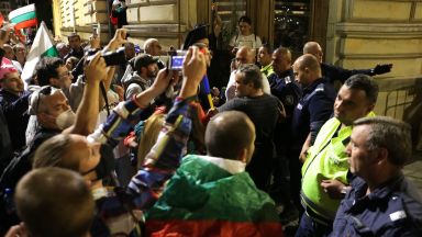 За 76 а поредна вечер недоволните от управлението на държавата се