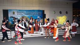 Музикалният спектакъл "Седемте чудеса на България" в Бургас показа магичната красота на фолклора ни