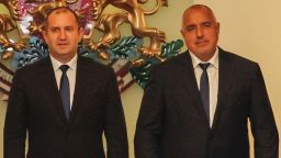 Какво „казва” езикът на тялото на Радев, Борисов и Рашков (видео)