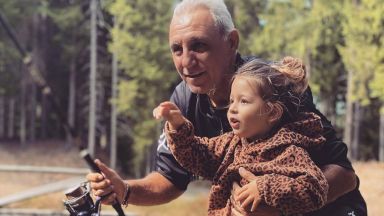 Христо Стоичков на риболов с внучката си (снимка)