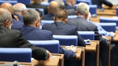  Създадоха комисия да гледа плана за нова Конституция, Българска социалистическа партия и Движение за права и свободи бойкотират 