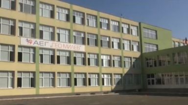 Още два класа са под карантина в Бургас след нови