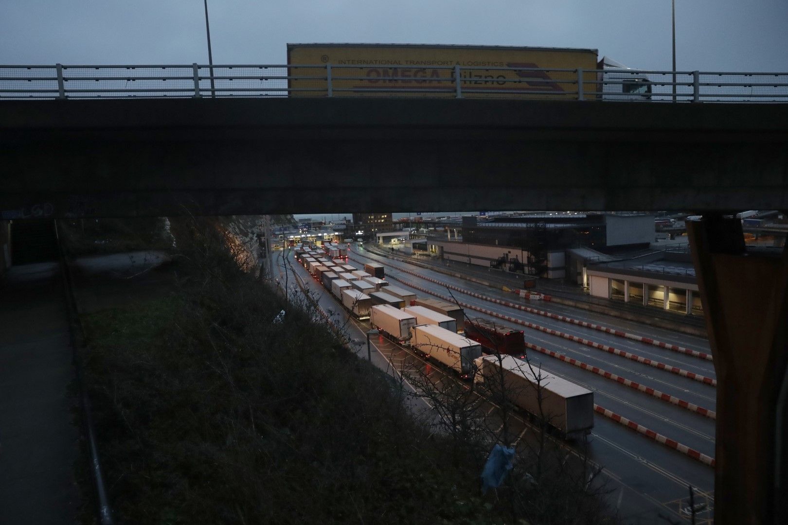 1 февруари 2020 г. Камиони чакат да се качат на фериботите на сутринта след Брекзит в пристанището на Дувър, Англия