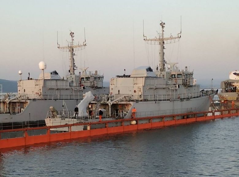 Два новопридобити минни ловци за Военноморските сили бяха снети от борда на полупотопяемия тежковоз SUPER SERVANT 4 във водите на Варненското езеро