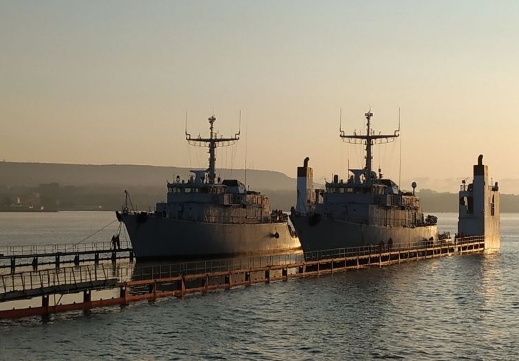  Два новопридобити минни ловци за Военноморските сили бяха снети от борда на полупотопяемия тежковоз SUPER SERVANT 4 във водите на Варненското езеро 
