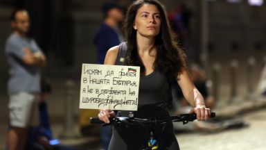 За 77 а поредна вечер в т нар Триъгълник на властта в