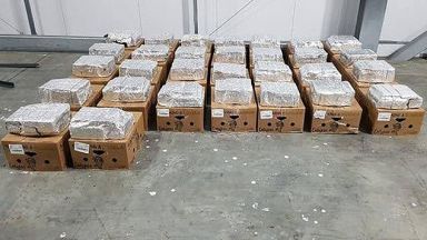 Британската полиция съобщи че е открила 1 тон кокаин скрит