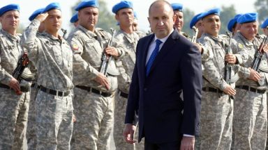 Президентът Румен Радев и американският посланик у нас Херо Мустафа