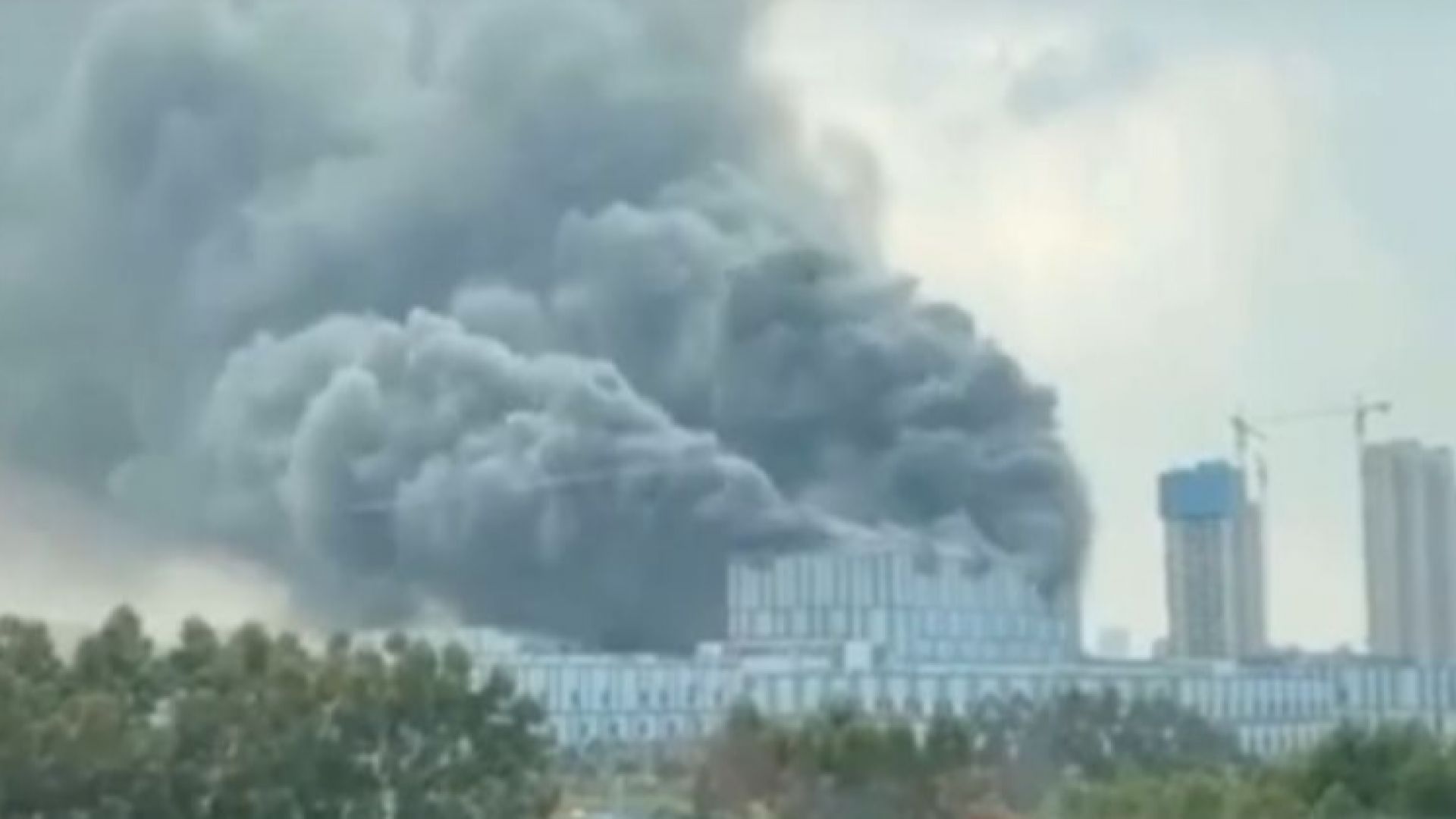 Взрив в лаборатория на Huawei в Китай (видео)