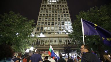 86-и протестен ден: Нова блокада и обстрел с яйца по сградата на БНТ