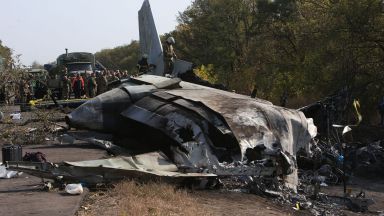 Черните кутии на катастрофиралия украински военен самолет са открити сред